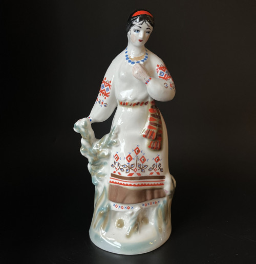 Porcelánová soška Dívka v kroji 23 cm Polonne USSR