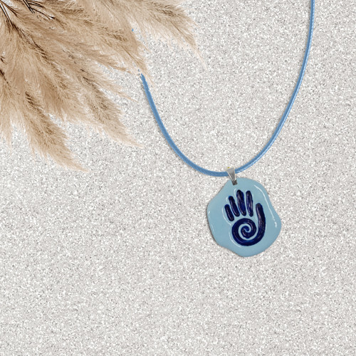 Hopi hand bleděmodrý - FIMO náhrdelník