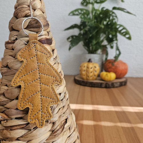 Kožený přívěsek na kabelku či klíče č.76