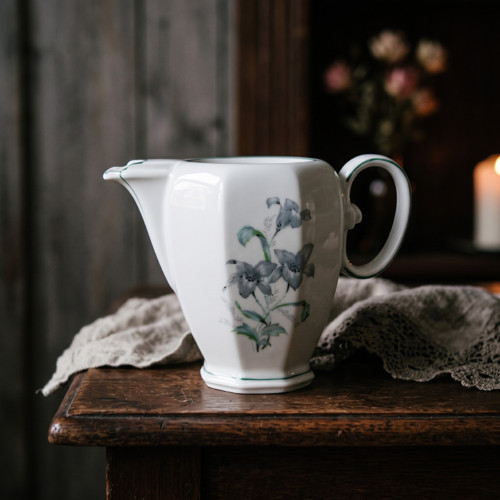 Vintage porcelánová mléčenka, Epiag, květiny