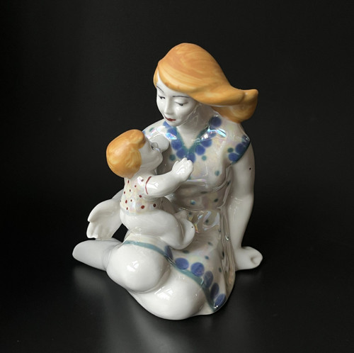 Porcelánová soška Matka a dítě 17 cm, Polonne USSR