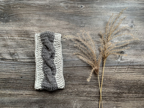 Pletená čelenka s copy - šedá/akryl