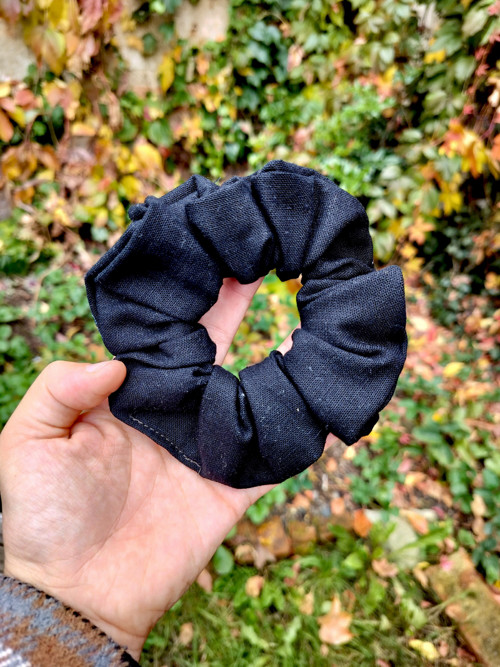 Bavlněná scrunchies gumička - Černá