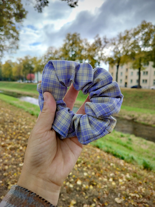 Bavlněná scrunchies gumička - modré kostky