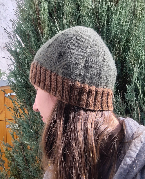 Zelenohnědá vlněná čepička — foto 1