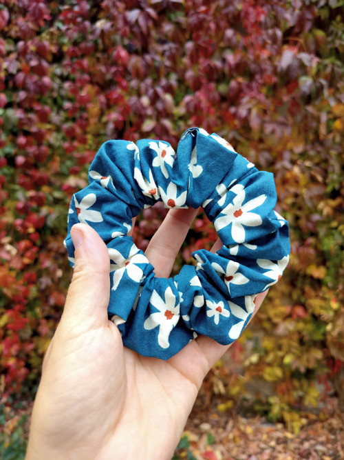 Bavlněná scrunchies gumička - sedmikrásky