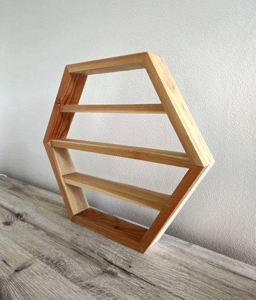 Hexagon s poličkami (-50% výprodej)