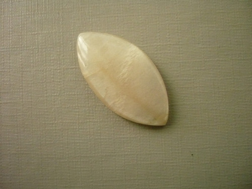 Kabošon měs. kámen bílý 30 mm, č.95