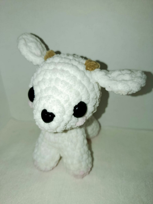 Háčkované plyšové jehňátko 14 cm