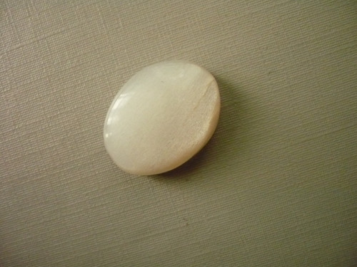 Kabošon měs. kámen bílý 21 mm, č.114