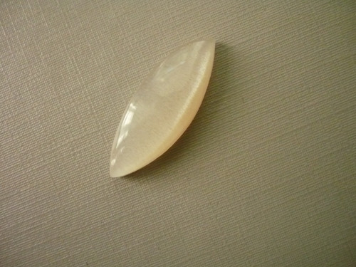 Kabošon měs. kámen bílý 28 mm, č.119