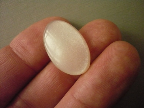Kabošon měs. kámen bílý 23 mm, č.62
