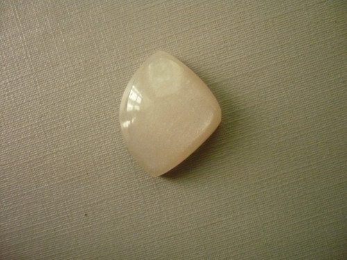 Kabošon měs. kámen bílý 21 mm, č.67