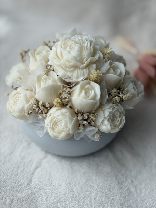 Vosková kytice v keramice – vonný flower box