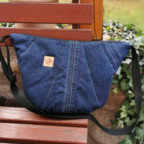 Velká crossbody kabelka z recyklované džínoviny