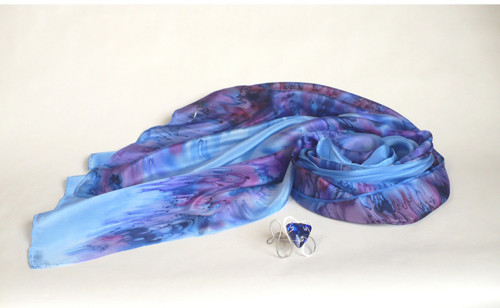 Luxusní šála se sponou Royal Blue.
