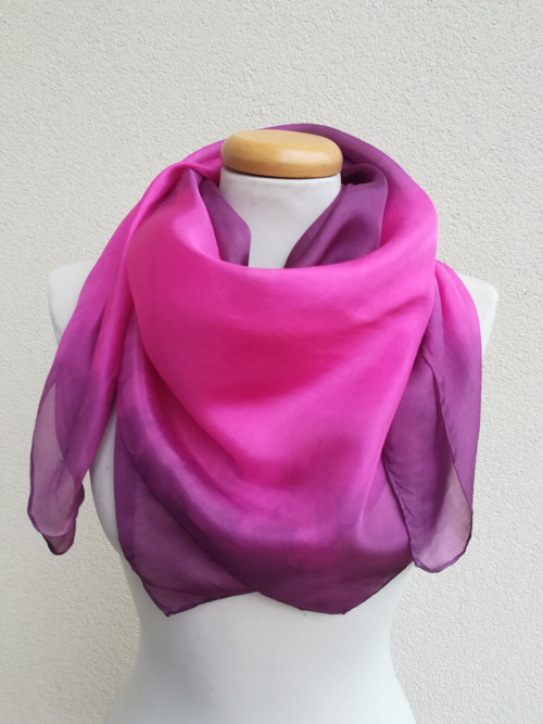 "cyclamen gradient" hedvábný šátek 90x90 skladem