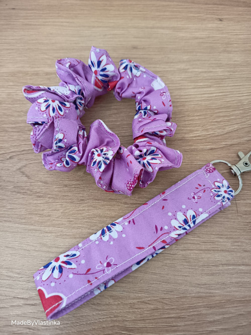 Dárkový set gumička + klíčenka