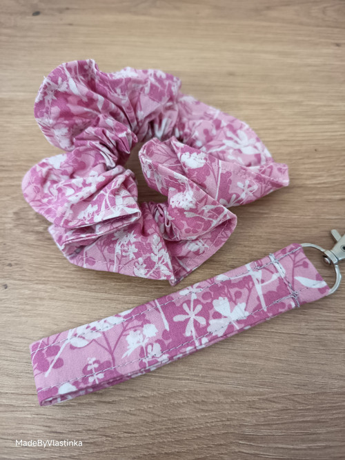 Dárkový set gumička + klíčenka