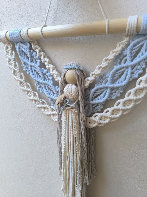Macramé anděl na tyči