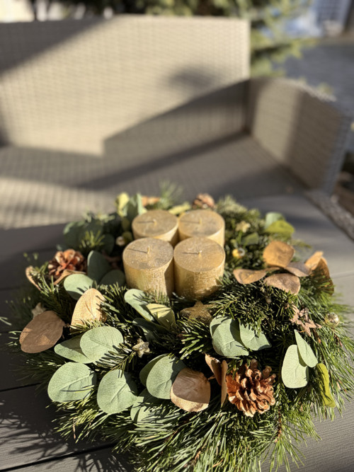 Adventní věnec zlatý eucalyptus — foto 1