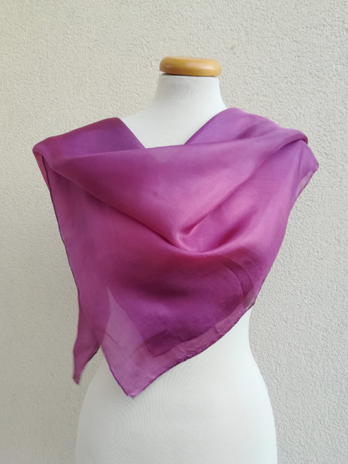 "purple gradient" hedvábný šátek 90x90 skladem