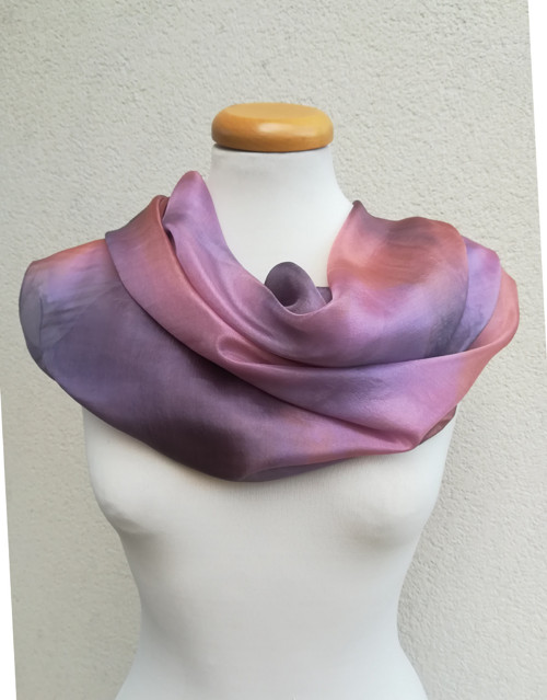 "purple symphony" hedvábný šátek 90x90 skladem