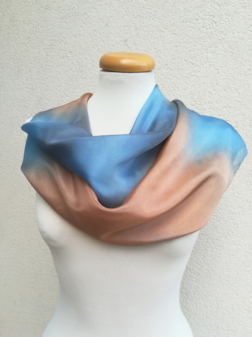 "blue&brown" hedvábný šátek 90x90 skladem