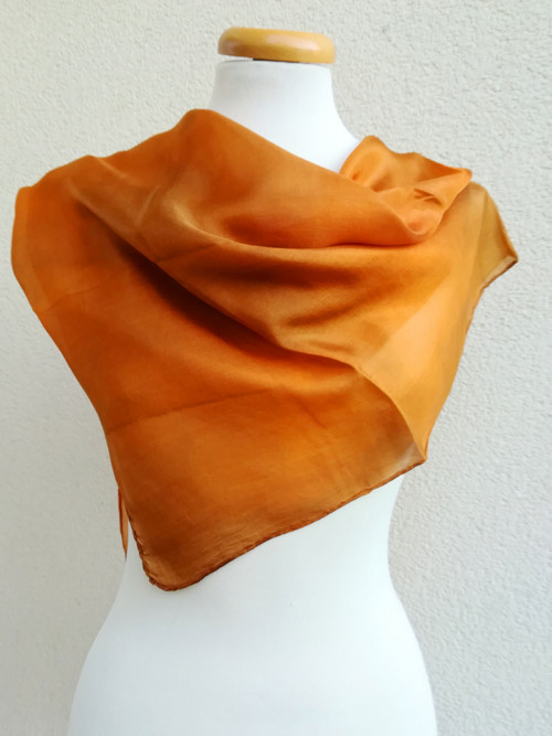 "orange&brown" hedvábný šátek 90x90 skladem