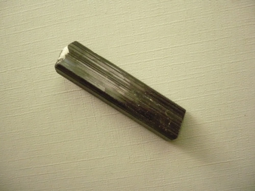 Turmalín skoryl - krystal 42 mm, č.10s