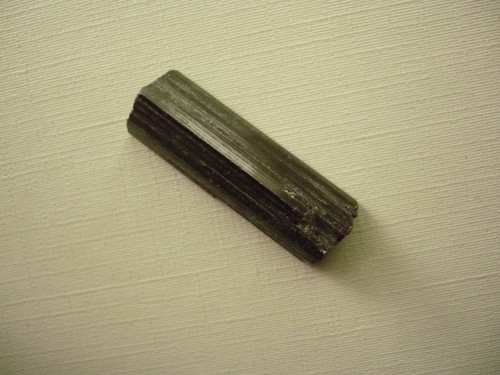 Turmalín skoryl - krystal 31 mm, č.27s