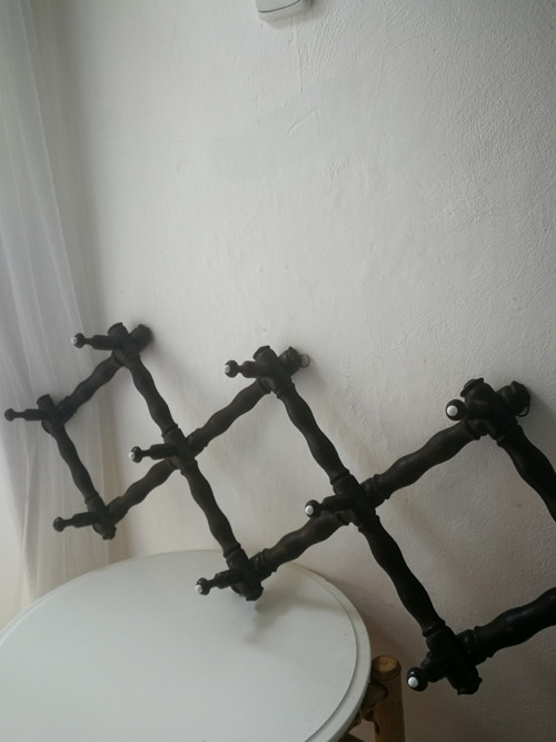 Velikánský rozkládací věšák