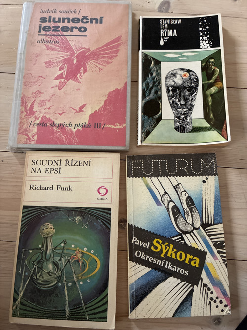4 staré sci-fi knihy