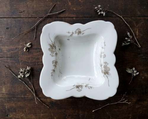 Starožitná porcelánová mísa, Loket, 19. stol.