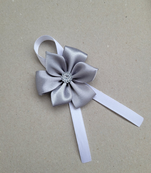 1x střední kanzashi - kotiliony - taneční SKLADEM
