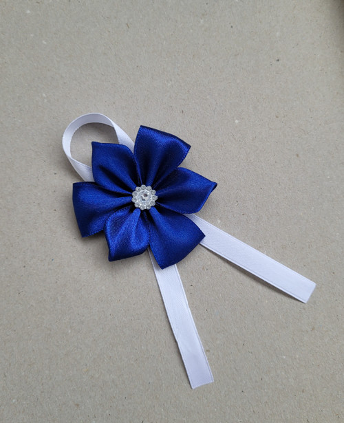 1x střední kanzashi - kotiliony - taneční SKLADEM