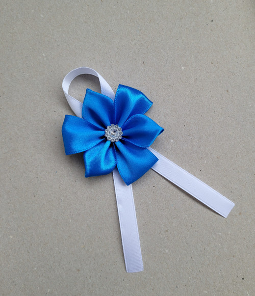 1x střední kanzashi - kotiliony - taneční SKLADEM