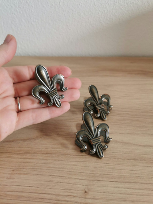 Kovový klip na papír Fleur-de-lis