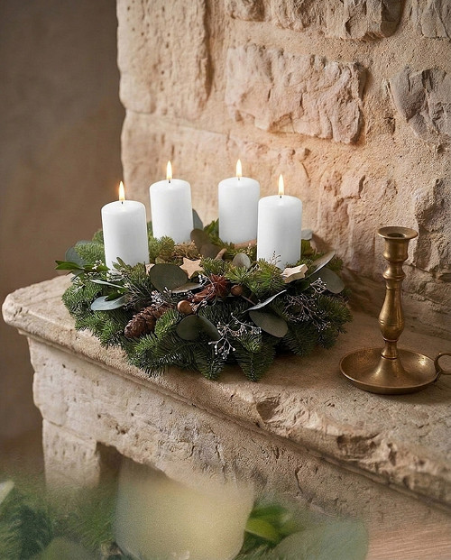 Adventní věnec jedlový s bílými svíčkami