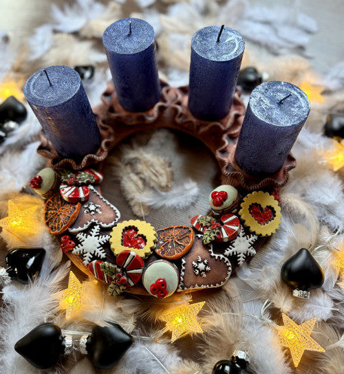 Adventní věnec s vůní cukroví, perníku… — foto 1