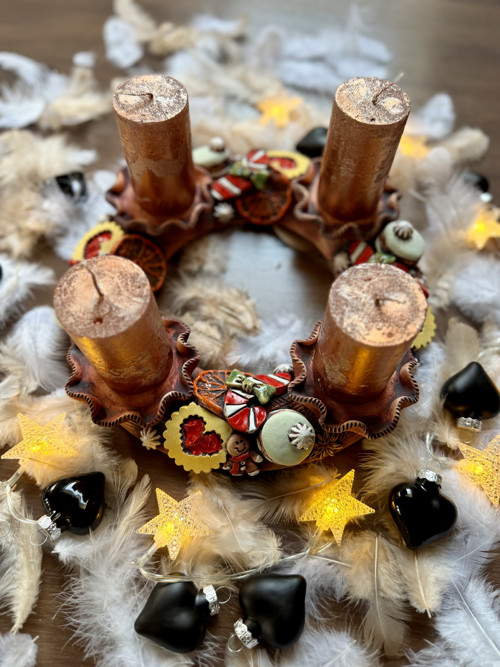 Adventní věnec s vůní cukroví a pomerančů…