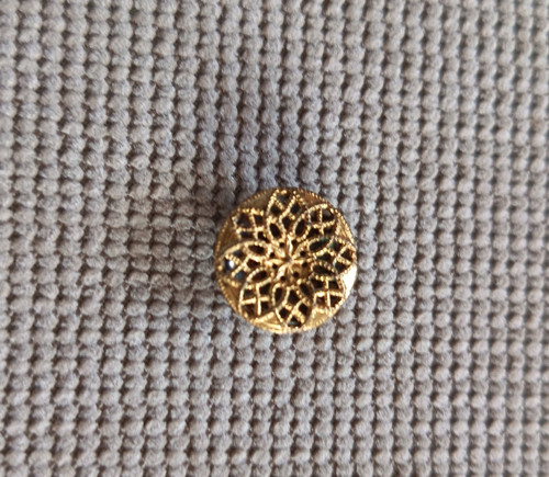 Vintage filigránový knoflíček