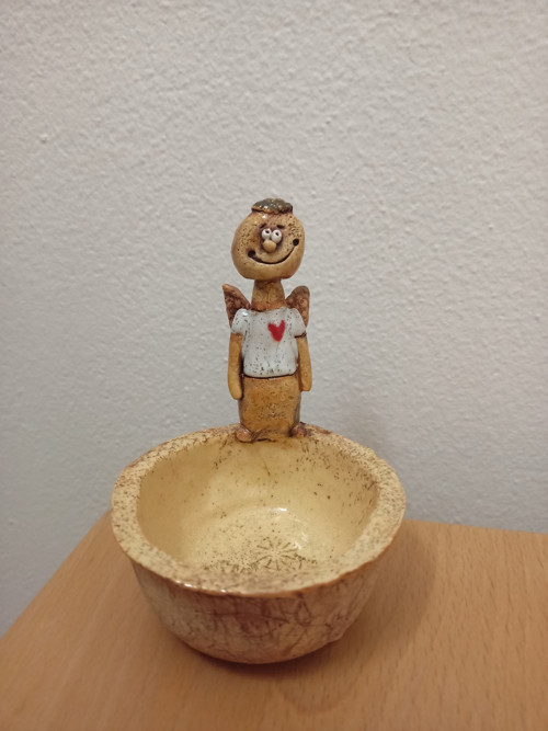 Andílek srdíčko a miska.