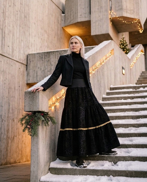 Teplá černá sukně s plastickou.krajkou v.S-XXL