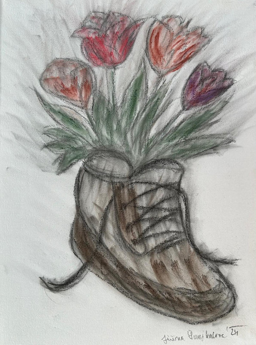 Tulipány v botě — foto 1