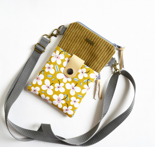 Crossbody taštička na mobil, 2 kapsy - tabac
