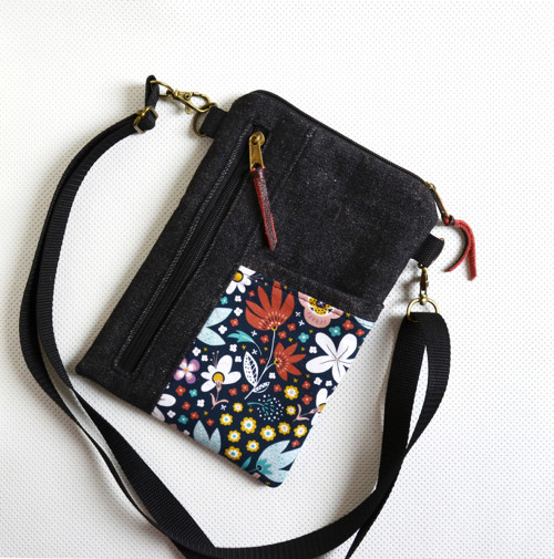 Černá džínová crossbody taštička na mobil, 3 kapsy