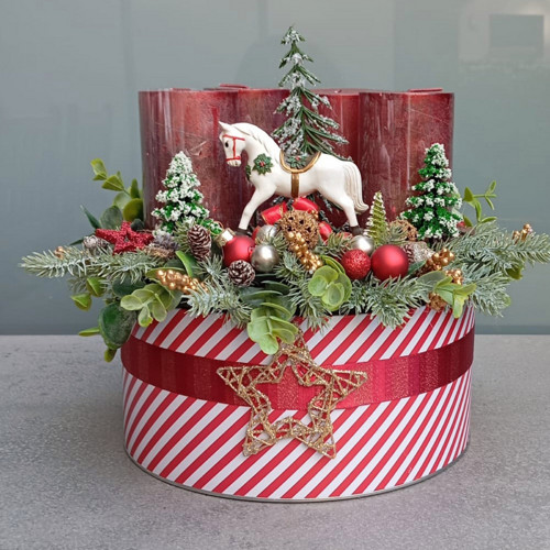 Adventní svícen s houpacím koníkem