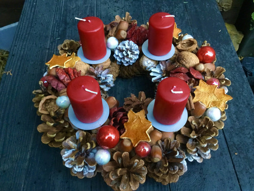 Adventní věnec staročeský přírodní s bordo