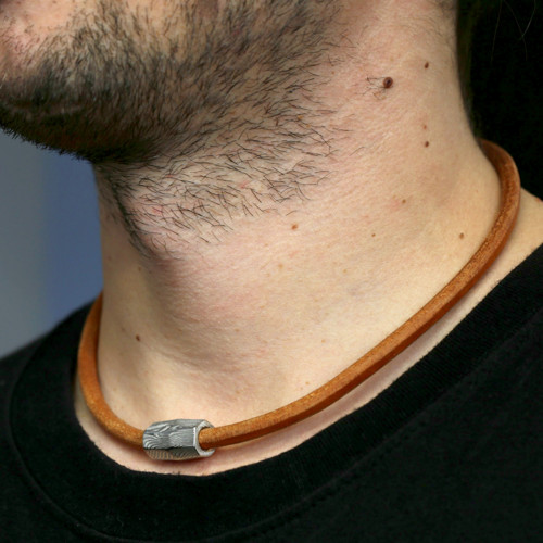 Kožený náhrdelník Samuel hnědý + korálek damasteel